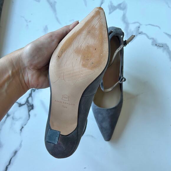 Ann Taylor Gray Suede Pointed Toe Pumps Size 7.5 - Picture 8 of 9